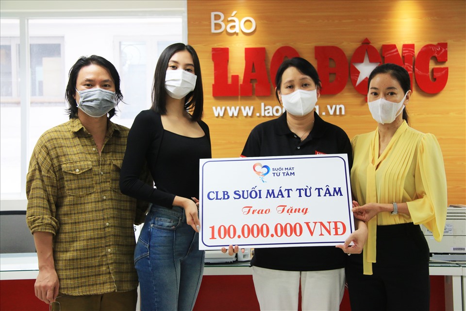 Các hoa hậu, á hậu tặng 100 triệu đồng cho chương trình "Triệu liều vaccine cho công nhân nghèo"