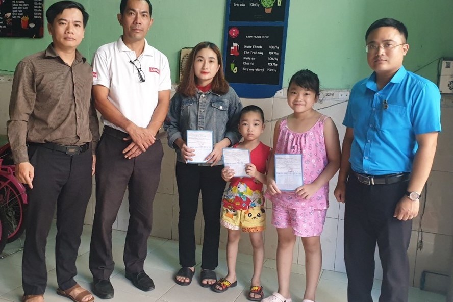 CHƯƠNG TRÌNH “MỖI NGÀY MỘT NGHÌN”: Trao 30 triệu đồng cho 3 trẻ mồ côi ở Đà Nẵng
