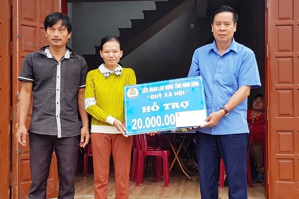 LĐLĐ tỉnh Ninh Bình: Vận động doanh nhân, nhà hảo tâm hỗ trợ xây dựng 2 “Mái ấm công đoàn”
