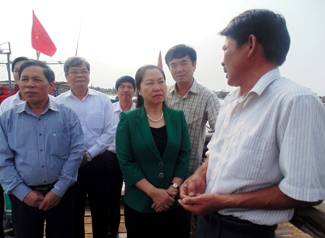 Phó Chủ tịch Tổng LĐLĐVN Nguyễn Thị Thu Hồng thăm ngư dân Quảng Bình