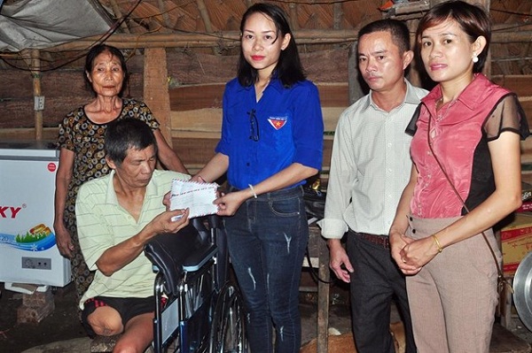 Cựu chiến binh mất hai chân được tặng xe lăn sau phản ánh của báo Lao Động