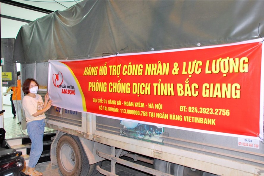 Quỹ Tấm lòng Vàng hỗ trợ khẩn 3,5 tấn hàng đến Bắc Giang