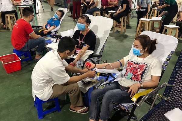 Thanh Hoá: Gần 1.000 công nhân tham gia hiến máu
