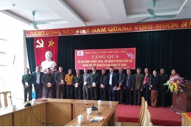Tổng công Ty Thép Việt Nam trao quà đến đồng bào nghèo tỉnh Lào Cai