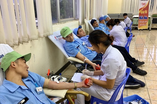 Đà Nẵng: Gần 500 đoàn viên, CNLĐ tham gia hiến máu