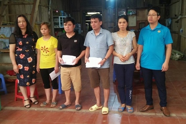LĐLĐ tỉnh Lai Châu hỗ trợ gia đình giáo viên bị hỏa hoạn
