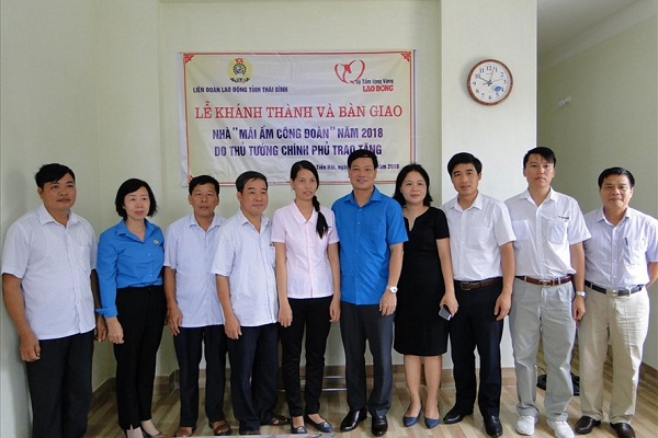 Thái Bình: Bàn giao nhà Mái ấm Công đoàn do Thủ tướng trao tặng