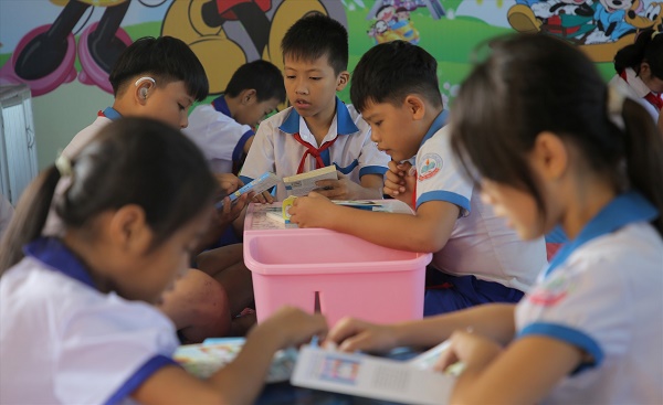 Quỹ TLV Lao Động: Tặng thư viện thân thiện cho học sinh làng Võ Xá