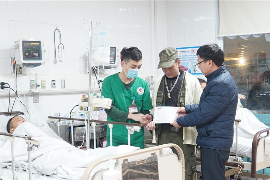 Quỹ Tấm lòng vàng Lao Động hỗ trợ các nạn nhân bị rơi thang máy tại Nghệ An