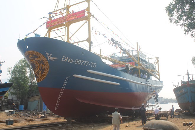 Hạ thủy tàu cá vỏ thép nặng hơn 100 tấn đầu tiên tại Đà Nẵng
