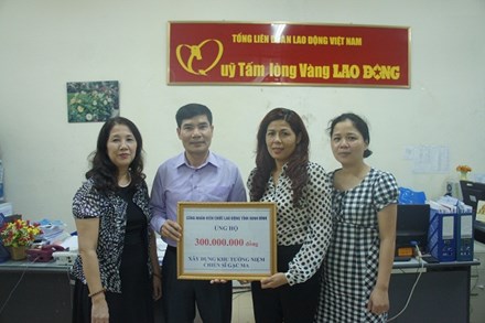 “Góp một viên gạch xây dựng Khu Tưởng niệm chiến sĩ Gạc Ma”: CNVCLĐ tỉnh Ninh Bình ủng hộ 300 triệu đồng