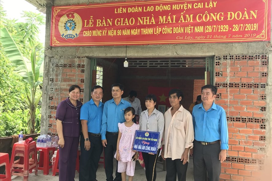 Tiền Giang: Trao Mái ấm Công đoàn dịp kỷ niệm 90 năm Công đoàn Việt Nam