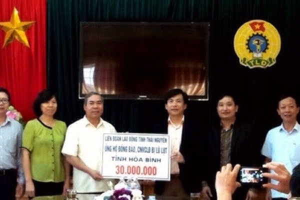 LĐLĐ tỉnh Thái Nguyên hỗ trợ đồng bào Tây Bắc 100 triệu đồng