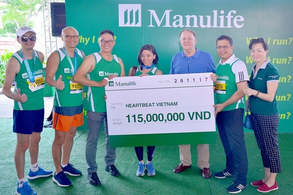 Manulife Việt Nam đóng góp gần 700 triệu cho tổ chức nhịp tim Việt Nam và đồng hành giải Marathon quốc tế
